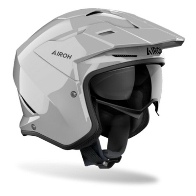 Capacete aberto cinzento para moto com viseira escura integrada e marca AIROH