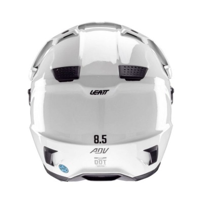 Capacete branco para motorizada visto de trás com texto LEATT, 8.5, ADV e certificação DOT