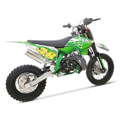 Mini moto de cross verde e branco com pneus grossos