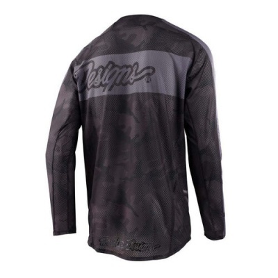 Camisola desportiva cinzenta escura com padrão camuflado e texto Designs