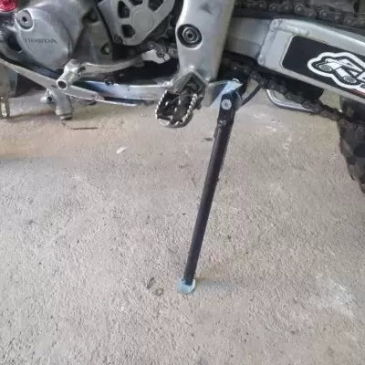 Mota Honda com apoio lateral e autocolante RENHTAL CHAINWHEELS