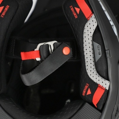 Interior de capacete com tiras e espumas removíveis