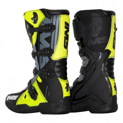Botas de motocross pretas e amarelas com fechos de fivela