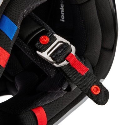 Interior de capacete com cinta de nylon e fivela