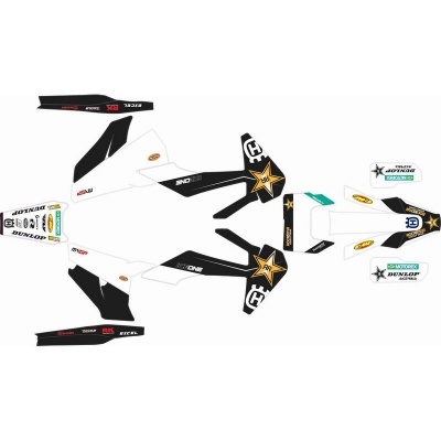 Adesivo com padrões pretos, brancos e dourados para mota, com estrelas e logos distintos.