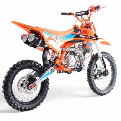 Moto de cross laranja com detalhes em azul e preto para todo terreno