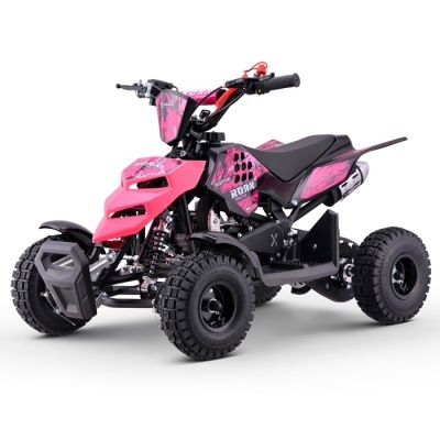 Quadriciclo infantil rosa e preto com pneus largos e texto MADIX, RAPTOR, ROAN