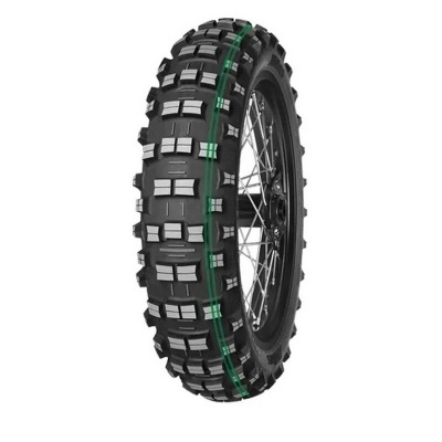 Pneu de motocross preto com faixa verde e aro com raios