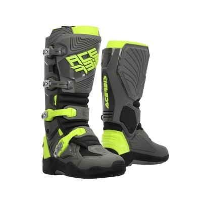 Botas de motocross cinza escuro com amarelo fluorescente e preto com fivelas metálicas.