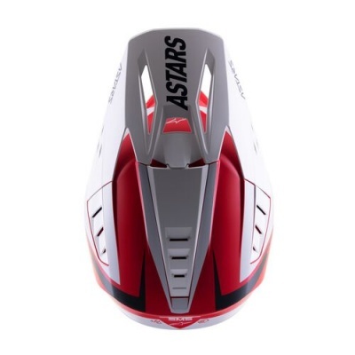 Capacete desportivo branco, cinzento e vermelho com texto ASTARS