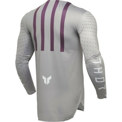 Camisola desportiva cinza com faixas roxas e texto THDY na manga