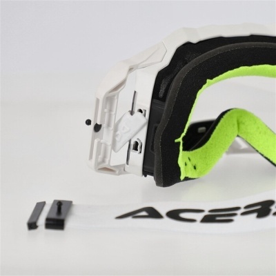 Óculos de proteção brancos com espuma preta e verde neon e fita com texto Acerbis