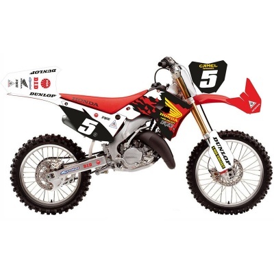 Motocross Honda vermelha, branca e preta com autocolantes e número 5