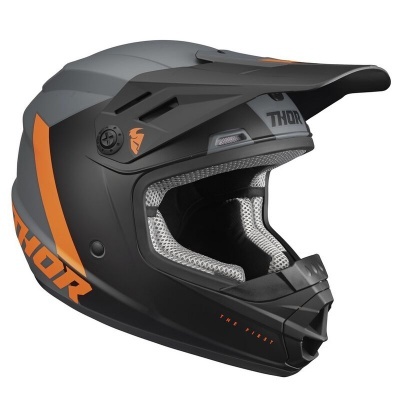 Capacete integral de motociclismo preto e laranja com acolchoamento interno branco e preto
