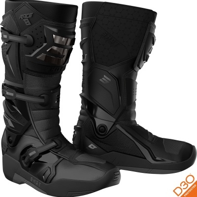 Botas pretas de motocross com fechos ajustáveis e texto 'RACE'