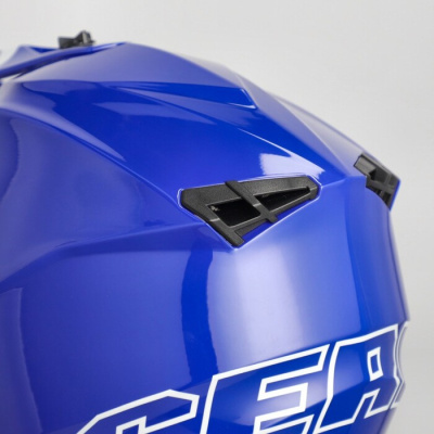 Capacete de motociclismo azul com detalhes pretos e texto branco