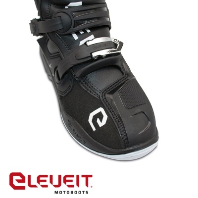 Bota de motociclismo preta Eleveit com fechos ajustáveis e logo branco