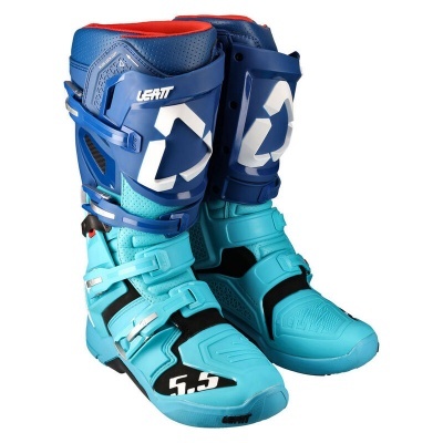 Botas motocross azuis com fechos ajustáveis e logótipo LEATT