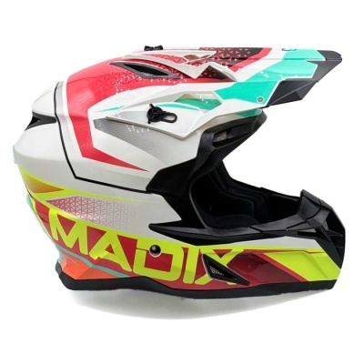 Capacete de motocross colorido com padrões geométricos e texto MADIX
