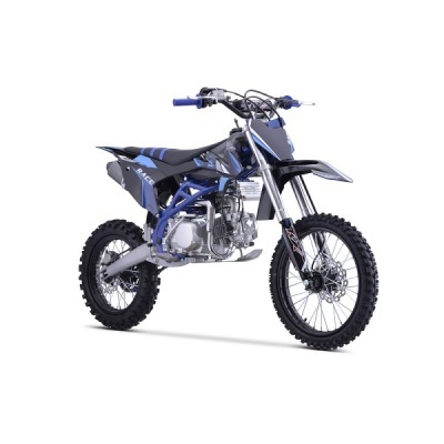 Motocross azul e preto com pneus de cravos num fundo branco