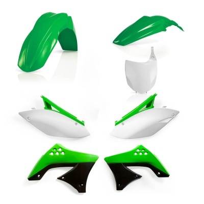 Conjunto de peças plásticas para mota em verde, branco e preto sobre fundo branco