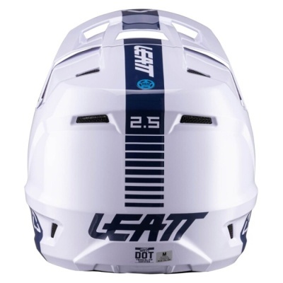 Capacete branco e azul escuro LEATT com número 2.5 na parte traseira