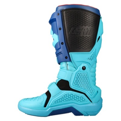 Bota de motocross azul turquesa com detalhes em azul escuro e preto
