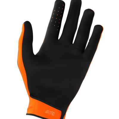 Luva preta e laranja com pontos antiderrapantes e texto RAW