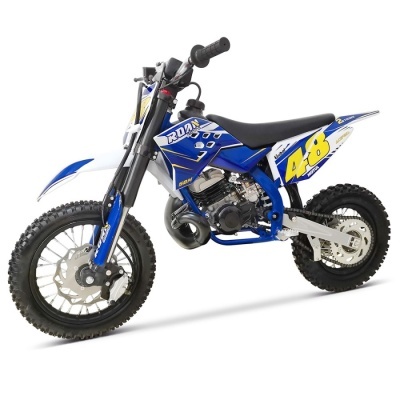 Motocross azul e branco com número 48 amarelo e texto RIDE no depósito