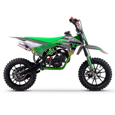 Moto de cross verde e preta com detalhes cinza e amarelo