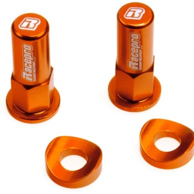 Conjunto de peças laranjas em alumínio anodizado com texto Racepro