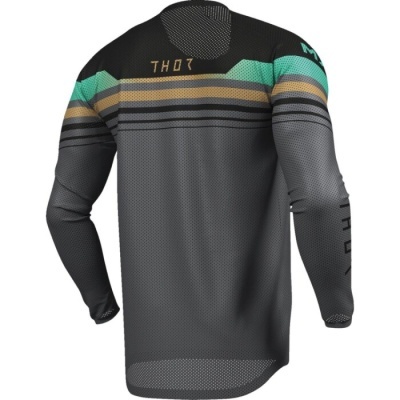 Camisola desportiva preta com riscas verdes e douradas e texto THOR nas costas.