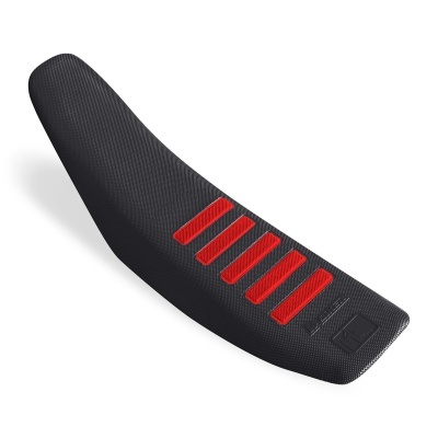 Assento para moto preto com tiras vermelhas e símbolo quadrado