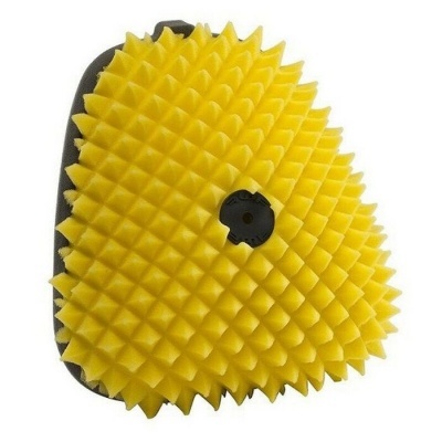 Filtro de ar amarelo com textura espigada e válvula preta.