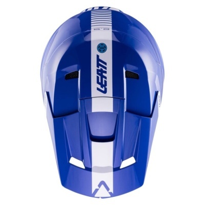 Capacete desportivo azul e branco com texto LEATT