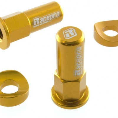 Conjunto de porcas douradas Racepro em fundo branco