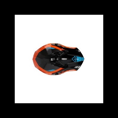 Capacete desportivo preto com detalhes laranja e azul sobre fundo branco