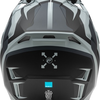 Capacete de motocross preto e cinzento com padrões e entradas de ventilação