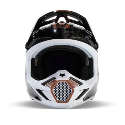 Capacete motocross branco com detalhes pretos e laranja e visor preto.