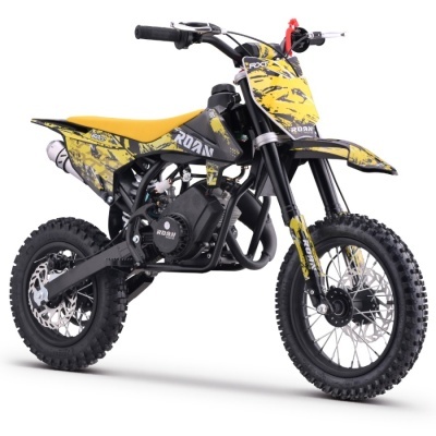 Motocross infantil preto e amarelo com detalhes em amarelo e texto ROAN