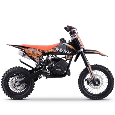 Moto de motocross laranja e preta com pneus off-road e texto ROAN 60cc