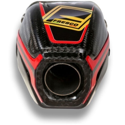 Escapamento para motocicleta em fibra de carbono preta com detalhes vermelhos e etiqueta amarela 'FRESCO'