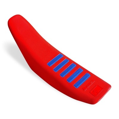Assento para moto vermelho com faixas azuis