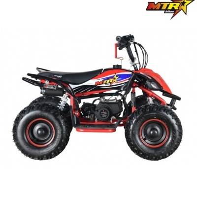 Quadriciclo todo-o-terreno MTR Bikes vermelho e preto com pneus grandes e motor visível
