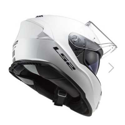 Capacete de motociclista branco com viseira transparente e marca LS2