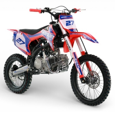 Mota de motocross vermelha, azul e branca com número 27 e marcas ROAN e VOLTZ