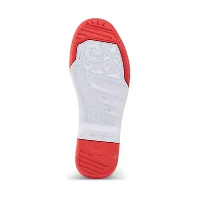 Sola de sapato desportivo branco e vermelho com padrão antiderrapante