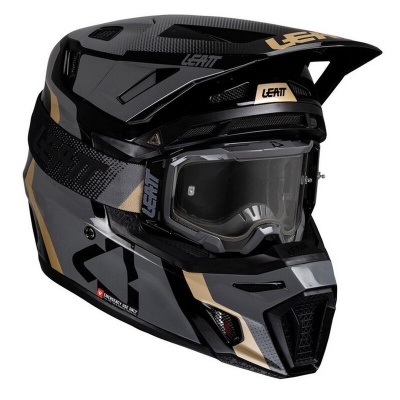 Capacete integral de motocross preto com detalhes dourados e óculos transparentes