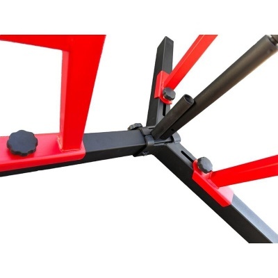 Estrutura metálica ajustável em metal preto e vermelho com parafusos