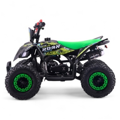 Quad infantil Roan Racing com cores preta, verde e detalhes camuflados